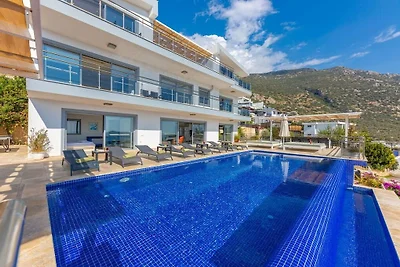 Villa in Kalkan mit Swimmingpool