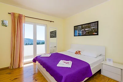 Villa Mateo - Three Bedroom Apartment with Te...