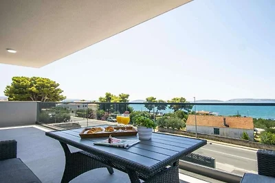 Wohnung in Šibenik-Brodarica mit Balkon