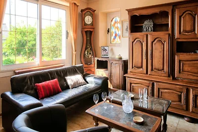 Haus in Plomeur mit Pool und Garten