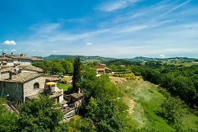 Geräumiges Ferienhaus in Cagli mit Garten