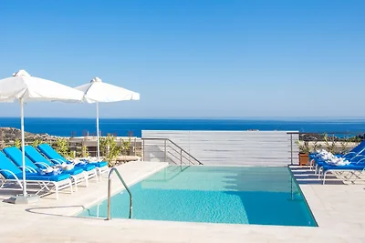Villa in Kalythie mit Pool
