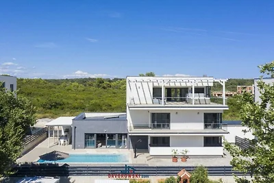 Villa in Pomer mit Schwimmbecken