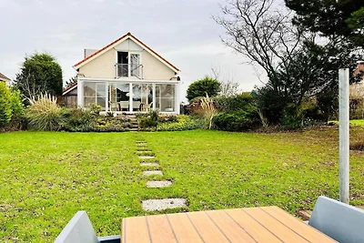 Deluxe-Bungalow am Wasser mit Steg