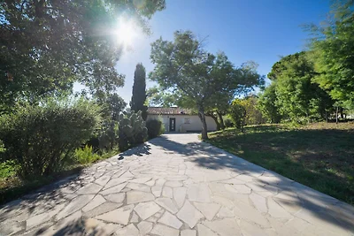 Moderne Villa mit Swimmingpool in...