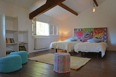 Üppige Villa in Beaucaire mit Swimmingpool