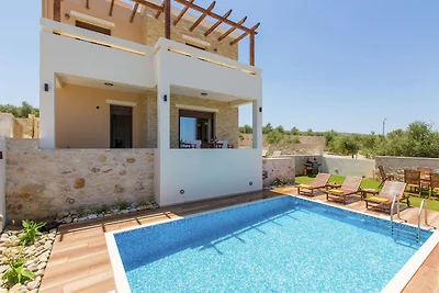 Villa auf Kreta mit Pool und Bergblick