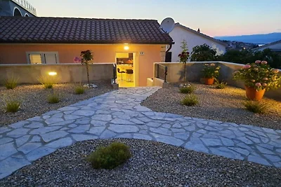Ferienhaus in Vrbnik mit Schwimmbecken