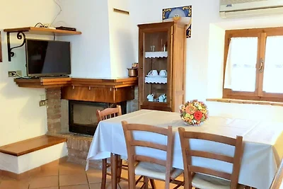 Vrijstaand landhuis in Toscane met boomgaard