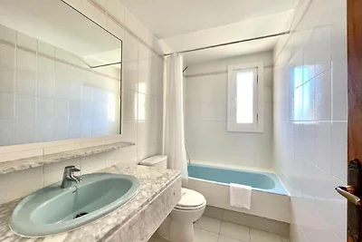 Appartamento fronte mare con piscina comune
