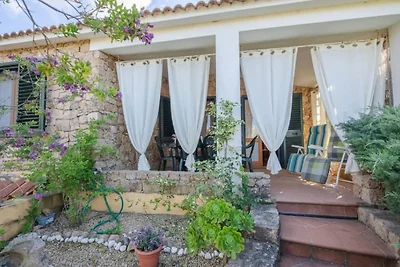 Vakantiehuis in Isola Rossa met tuin