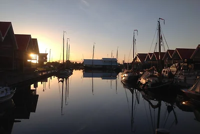 Urlaub am Wasser mit Blick auf den Yachthafen