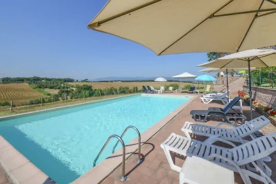 Agriturismo accogliente con piscina