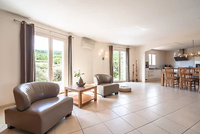 Geräumige Villa in Pouzols-Minervois mit pool