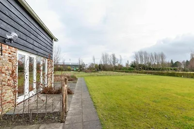 Schönes Ferienhaus in Grijpskerke mit Garten