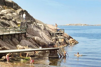 3 persone case ad LYSEKIL