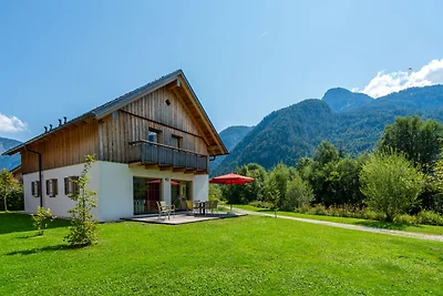 Luxuriöses Chalet in Obertraun mit Pool