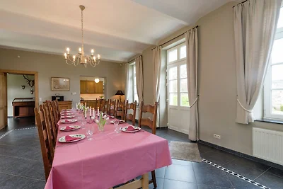 Luxuriöses Ferienhaus in Libin mit Terrasse