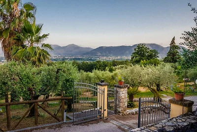 Villa vicino Lucca con vista vigneti