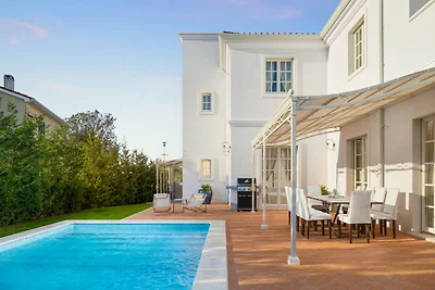 Villa a Vabriga con Piscina e Giardino