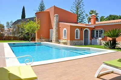 Villa in einer ruhigen Gegend mit privatem Po...