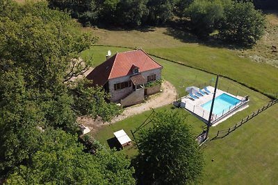 Bella casa vacanze a Rueyres con piscina