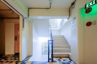 Spacious Quad Retreat at Trendy Hostel –...