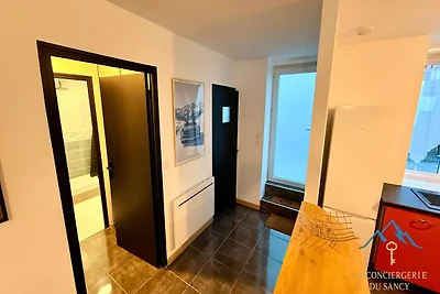 Coin moderne près de l'artère principale