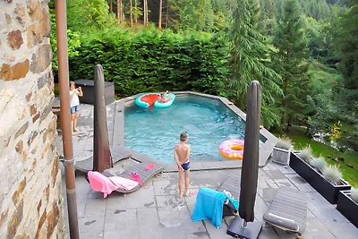 Luxuriöse Ardennenvilla mit Pool und Sauna