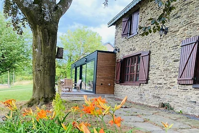 Luxusvilla mit Garten und Seilrutsche