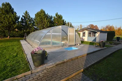 Ampia villa con piscina