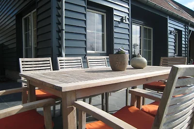 Elegante casa vacanze a Zuidzande con sauna