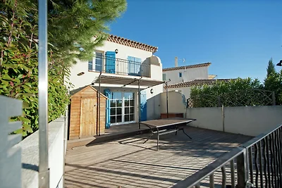 Moderne Villa in Meeresnähe mit Balkon