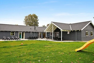 18 Personen Ferienhaus in Tisvildeleje