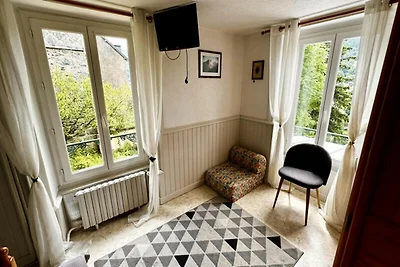 Haus in Le Mont-Dore mit Bergblick