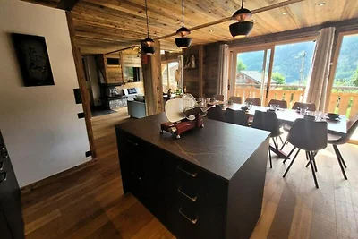 Chalet in Les Gets mit Pisten- und Seeblick