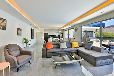 Villa in Kalkan mit Schwimmbecken