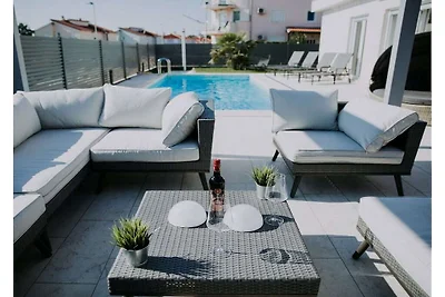 Villa in Novigrad met zwembad