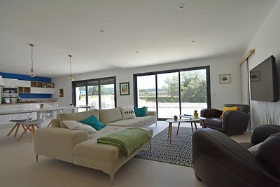 Moderne Villa mit privatem Pool