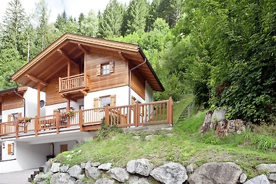 Ruhiges Chalet mit Sauna in Königsleiten