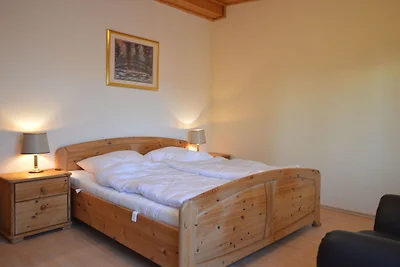 Geräumiges Obergeschoss Apartment nahe Wald