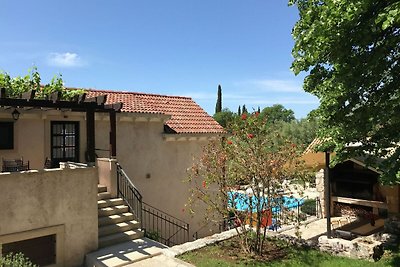 Authentische Villa mit Swimmingpool in Gruda