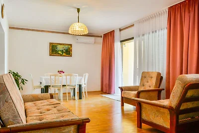 Schönes Ferienhaus mit Swimmingpool und...