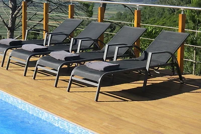 Moderna casa vacanze a Cela con piscina...