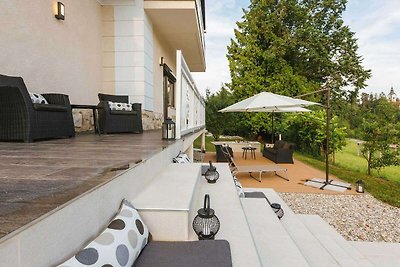 Vrijstaande villa met 3 slaapkamers, ruime tu...