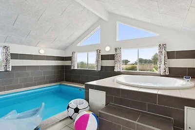 Luxus-Ruckzugsort am Hostrup Strand -- By Tra...