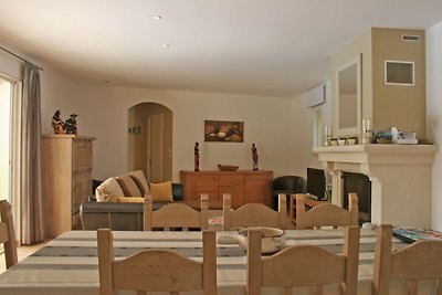 Moderne Villa mit eigenem Pool in Aups...