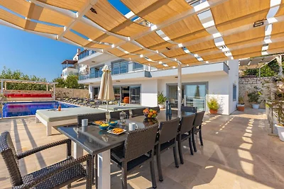 Villa in Kalkan mit Swimmingpool