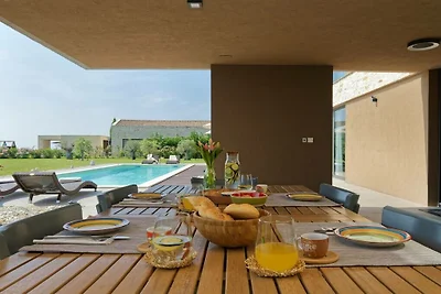 Villa in Brtonigla mit Schwimmbecken