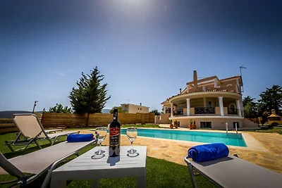 Villa di lusso con piscina a Kalpaki